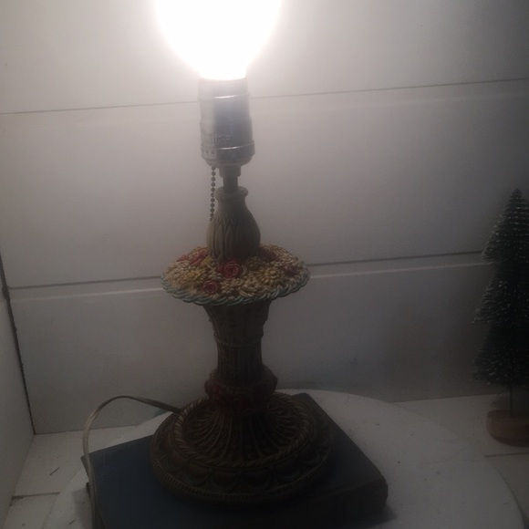 Vintage molded pot metal (spelter)decorative table lamp Art nouveau - Picture 7 of 8